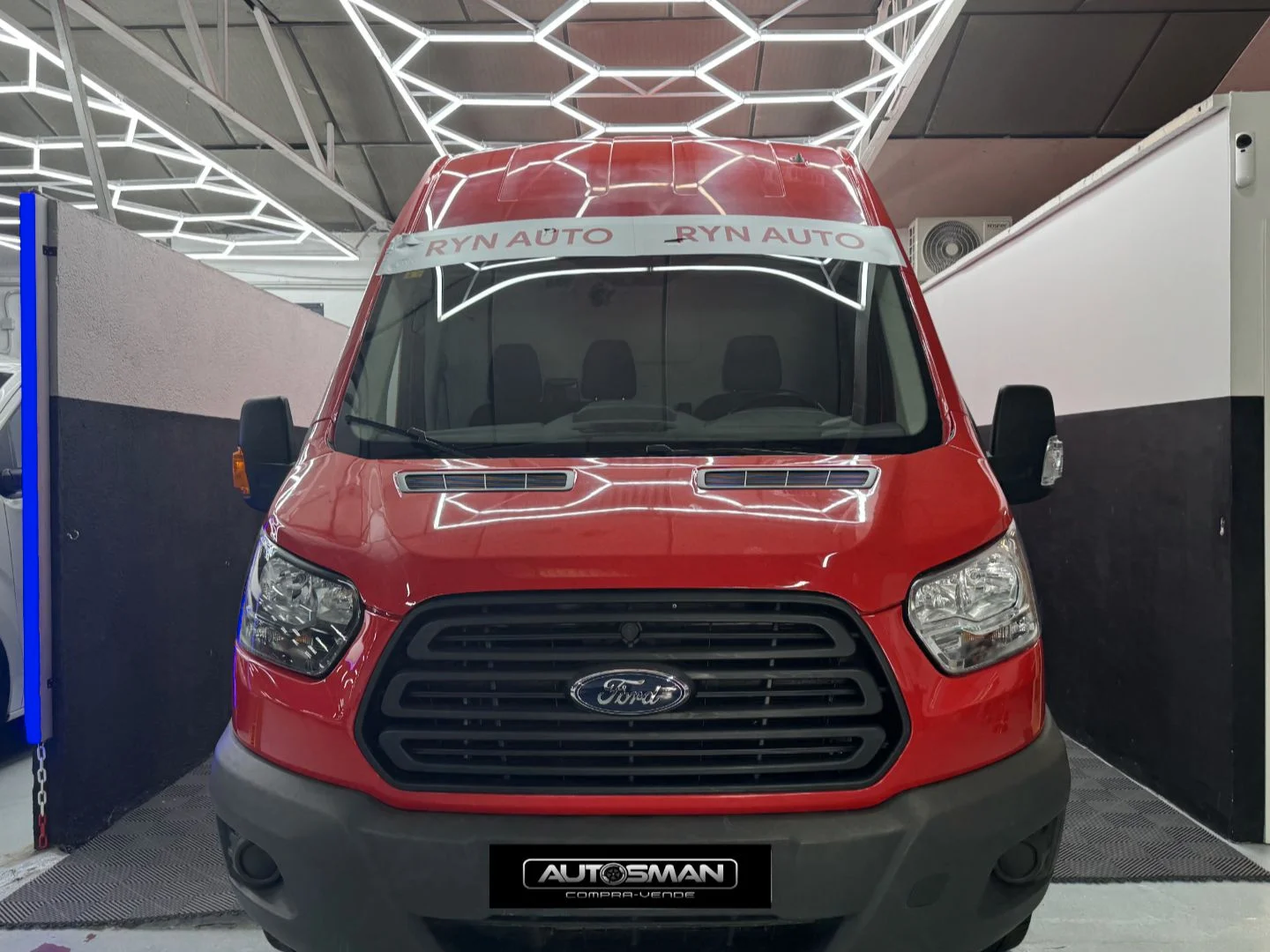 FORD Transit  L3H2 Van Ambiente Delantera 2018 Diésel Rojo - Vista lateral